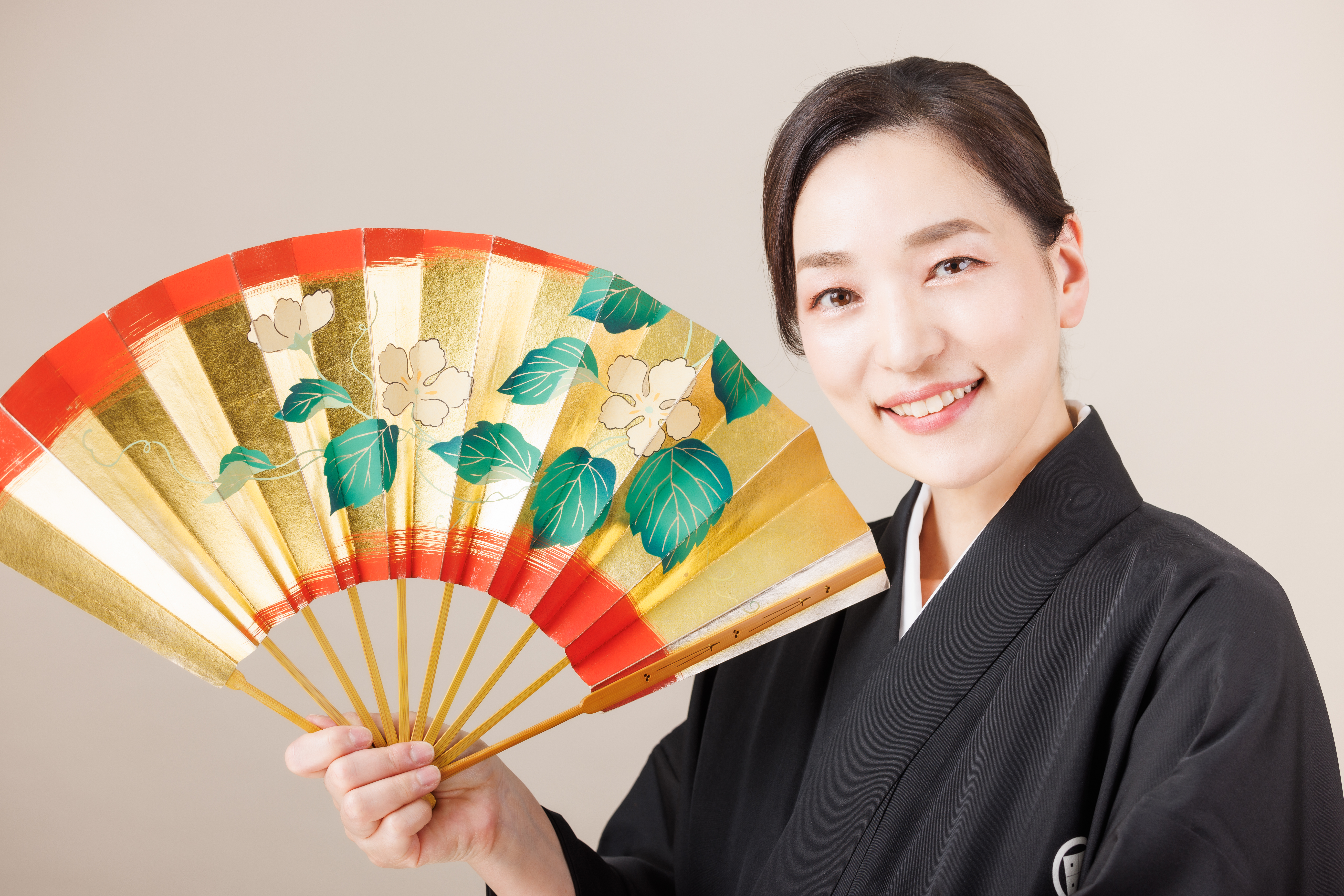 伶以野陽子扇横